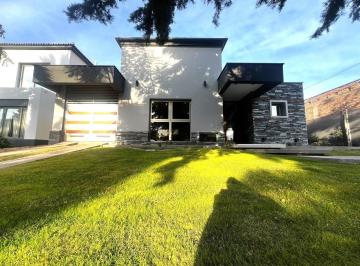 Casa de 6 ambientes, Maipú · Casa en Venta en Barrio Privado Pinar del Sol 1