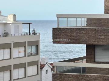 Foto1 · Apartamento en Venta de 1 Dormitorio y Medio en Península, Punta del Este.