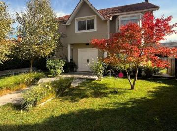 Casa de 7 ambientes, Neuquén · Venta Casa en B° Rincón Club de Campo