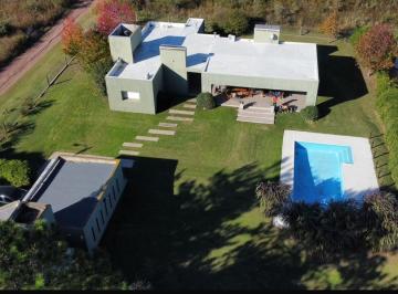Casa · 420m² · 4 Ambientes · 2 Cocheras · Casa en Venta en Playa Grande - Villa del Dique