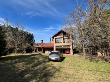 Casa · 228m² · 5 Ambientes · 2 Cocheras · Chalet en Zona Residencial de Funes - Sarmiento Esq. San Marcos