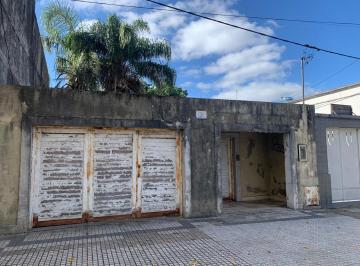 Casa · 216m² · 6 Ambientes · 1 Cochera · Casa de Tres Dorm. en Venta en La Plata