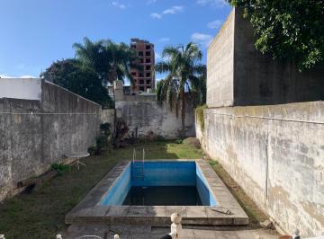 Casa · 216m² · 6 Ambientes · 1 Cochera · Casa de Tres Dorm. en Venta en La Plata