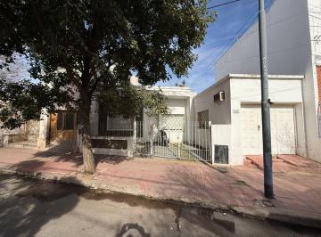 Casa de 8 ambientes, Córdoba · B° Juniors Vendo Casa de 2 Dorm., con Patio y Cochera.