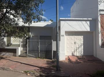 Casa de 8 ambientes, Córdoba · B° Juniors Vendo Casa de 2 Dorm., con Patio y Cochera.