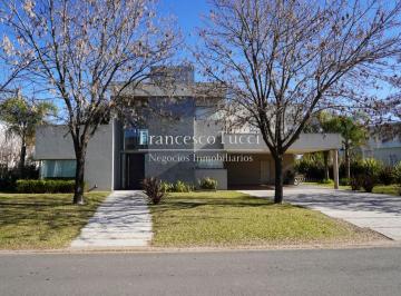 Casa · 377m² · 5 Ambientes · 2 Cocheras · Casa en Venta 6 Ambientes Fondo a La Laguna Terravista