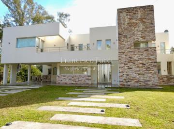 Casa · 365m² · 5 Ambientes · 2 Cocheras · Casa en Alquiler 5 Ambientes Country San Diego