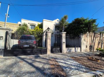 Casa de 6 ambientes, Almirante Brown · Casa Antigua Completamente Reciclada a Nuevo, con Detalles de Categoria