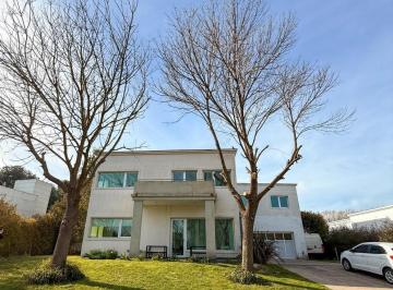 Casa · 600m² · 5 Ambientes · 4 Cocheras · Venta Casa 5 Ambientes - Barrio Privado Rumenco Los Pinos