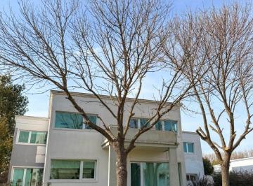 Casa · 600m² · 5 Ambientes · 4 Cocheras · Venta Casa 5 Ambientes - Barrio Privado Rumenco Los Pinos