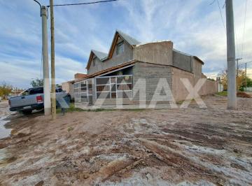 Casa · 175m² · 6 Ambientes · 1 Cochera · Alquiler Casa 4 Dorm. en Plottier