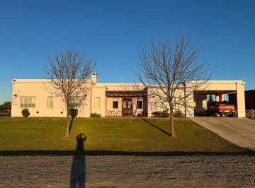 Casa de 3 ambientes, Luján · Linda Casa en La Elina!