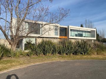 Casa · 400m² · 7 Ambientes · Casa en Alquiler en Bella Vista, San Miguel, G. B. a. Zona Norte