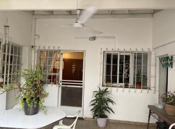Casa de 3 ambientes, Morón · Casa 5 Amb con Fondo Libre