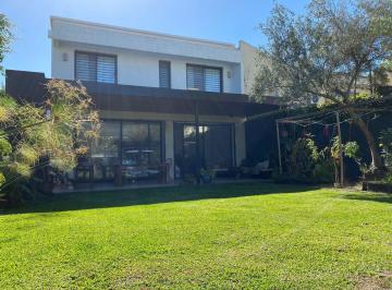 Casa · 175m² · 5 Ambientes · 1 Cochera · Casa - Las Lomas - Jockey