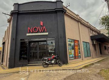 Local comercial · 495m² · 2 Ambientes · Galpón con Showroom en Imponente Esquina Comercial