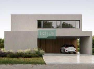 Casa · 296m² · 7 Ambientes · 2 Cocheras · Vida Club de Campo Barrio Privado - Funes