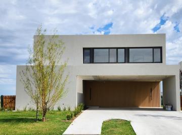Casa · 384m² · 7 Ambientes · 2 Cocheras · Vida Club de Campo Barrio Privado - Funes