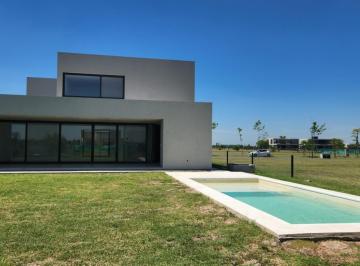 Casa · 297m² · 7 Ambientes · 3 Cocheras · Vida Club de Campo Barrio Privado - Funes