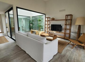 Casa · 176m² · 4 Ambientes · 2 Cocheras · Vida Club de Campo Barrio Privado - Funes