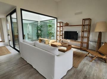 Casa · 176m² · 4 Ambientes · 2 Cocheras · Vida Club de Campo Barrio Privado - Funes
