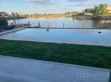 Casa · 292m² · 5 Ambientes · 4 Cocheras · Casa Al Lago en Venta, 4 Dorm, Master Vista Al Agua, Piscina Climatizada. El Cantón Islas