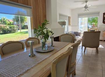 Casa · 165m² · 6 Ambientes · 2 Cocheras · Casa - Nautico Escobar