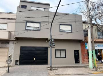 Casa · 178m² · 4 Ambientes · 2 Cocheras · Venta Casa 4 Ambientes Departamento Independiente Av Roca Patio Pileta