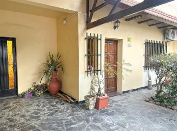 Casa · 72m² · 5 Ambientes · 1 Cochera · Casa 2/3 Dorm. en Fisherton R