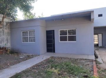Casa · 254m² · 5 Ambientes · 2 Cocheras · Venta Casa Multifamiliar Patio Garaje I. Casanova