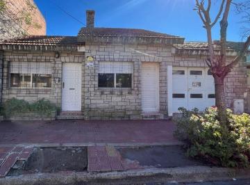 Casa · 148m² · 4 Ambientes · 1 Cochera · Casa Neuquén 686