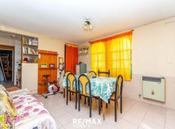 Casa · 327m² · 13 Ambientes · 1 Cochera · Venta de Gran Casa + Quincho en Barrio Lujan
