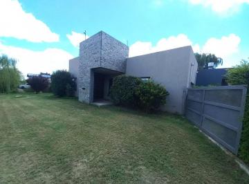 Casa · 237m² · 5 Ambientes · 2 Cocheras · Venta Casa Categoria en Solares Merlo San Luis