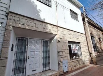 Foto · Casa en Venta de 4 Dor. Patio Pequeño - 2 Plantas - Grande!