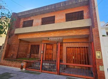 Casa · 275m² · 7 Ambientes · 1 Cochera · Encantadora Casa en Venta con Jardín en Vélez Sarsfield, Caba + Estudio/consultorios con Entrada Ind