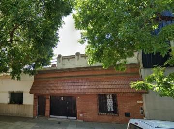 Casa · 220m² · 4 Ambientes · 1 Cochera · Casa en Lote Propio