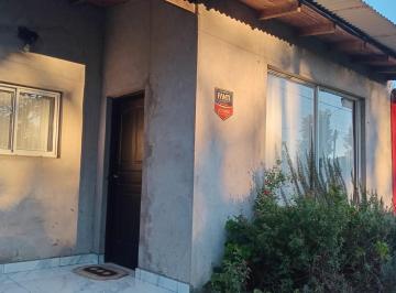 Casa · 107m² · 4 Ambientes · Chalet 4 Amb con Local y Parque en Los Acantilados. Apto Credito. Urgencia de Venta