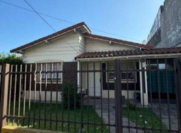 Casa de 3 ambientes, Morón · Casa Americana 3 Ambientes en Venta - Quincho y Piscina - Cochera - Haedo