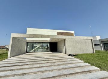 Casa · 169m² · 4 Ambientes · 3 Cocheras · Casa a Estrenar en Lagos de Canning