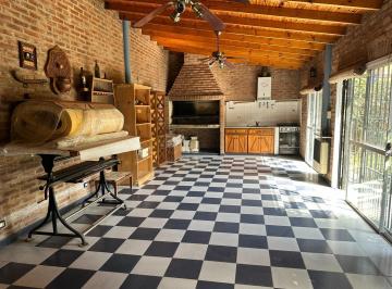 PH · 103m² · 4 Ambientes · 5 Cocheras · 3 Ambientes con Parque y Quincho C/parrilla