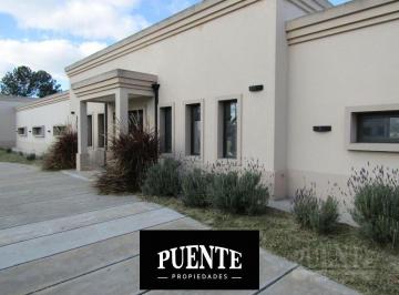 Casa · 450m² · 7 Ambientes · Barrio Fincas de San Vicente Chacras 1 - San Vicente - Venta con Renta