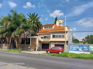 Casa · 315m² · 10 Ambientes · 2 Cocheras · Renovado - 3 Plantas y Fondo Libre