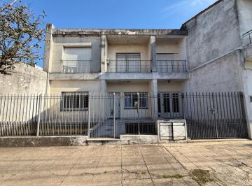 Casa · 231m² · 6 Ambientes · 1 Cochera · Casa en Venta Ambientes - El Palomar - Apto Credito