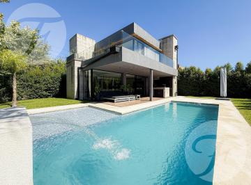 Casa · 350m² · 5 Ambientes · 4 Cocheras · Exclusiva Residencia en Venta – Barrio Las Tipas, Nordelta
