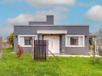 frente desde la calle · Venta Casa Equipada - Ostende a Estrenar