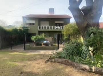 Casa · 100m² · 7 Ambientes · 1 Cochera · |casa de Dos Plantas con Todos Los Servicios Conectados| Ideal Familia Numerosa |