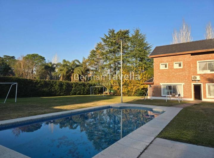 Casa · 300m² · 5 Ambientes · 2 Cocheras