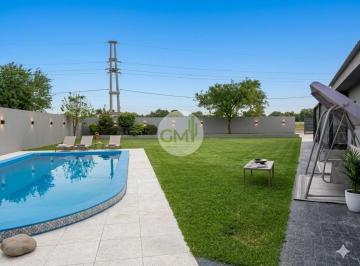 Casa · 150m² · 4 Ambientes · 2 Cocheras · Oportunidad Espectacular Propiedad Sobre Autopista Oeste San Lorenzo Chico