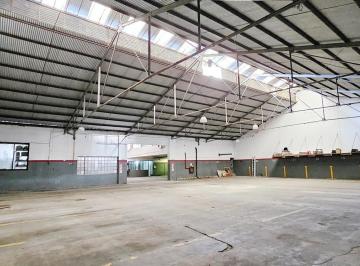 Oficina comercial · 900m² · 1 Ambiente · Oficina o Local en Alquiler Centro de Olivos 180 m