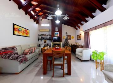 Casa · 160m² · 4 Ambientes · 2 Cocheras · Venta Casa 4 Ambientes La Reja Permuta